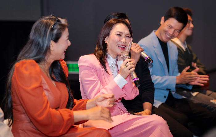 Mỹ Tâm vui vẻ chia sẻ về quá trình thực hiện phim Tài. Ảnh: BTC