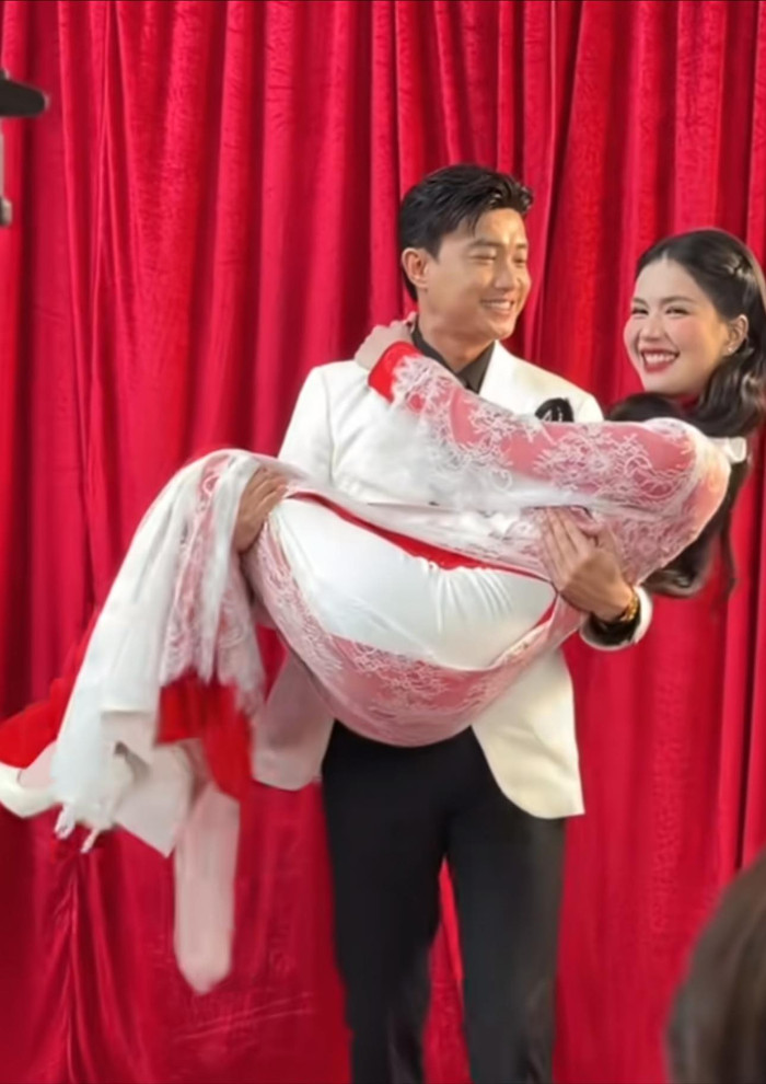 Khoảnh khắc này nhanh chóng được lan truyền trên mạng xã hội (Ảnh: Chụp màn hình).