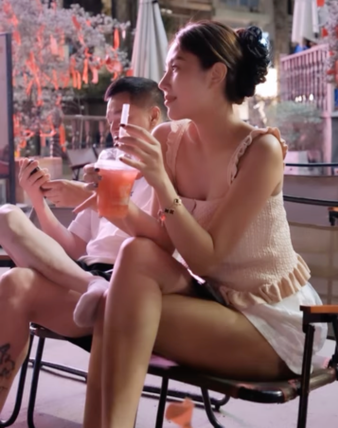 Hình ảnh mới nhất của nghệ sĩ Quang Minh và bà xã. Ảnh: FBNV