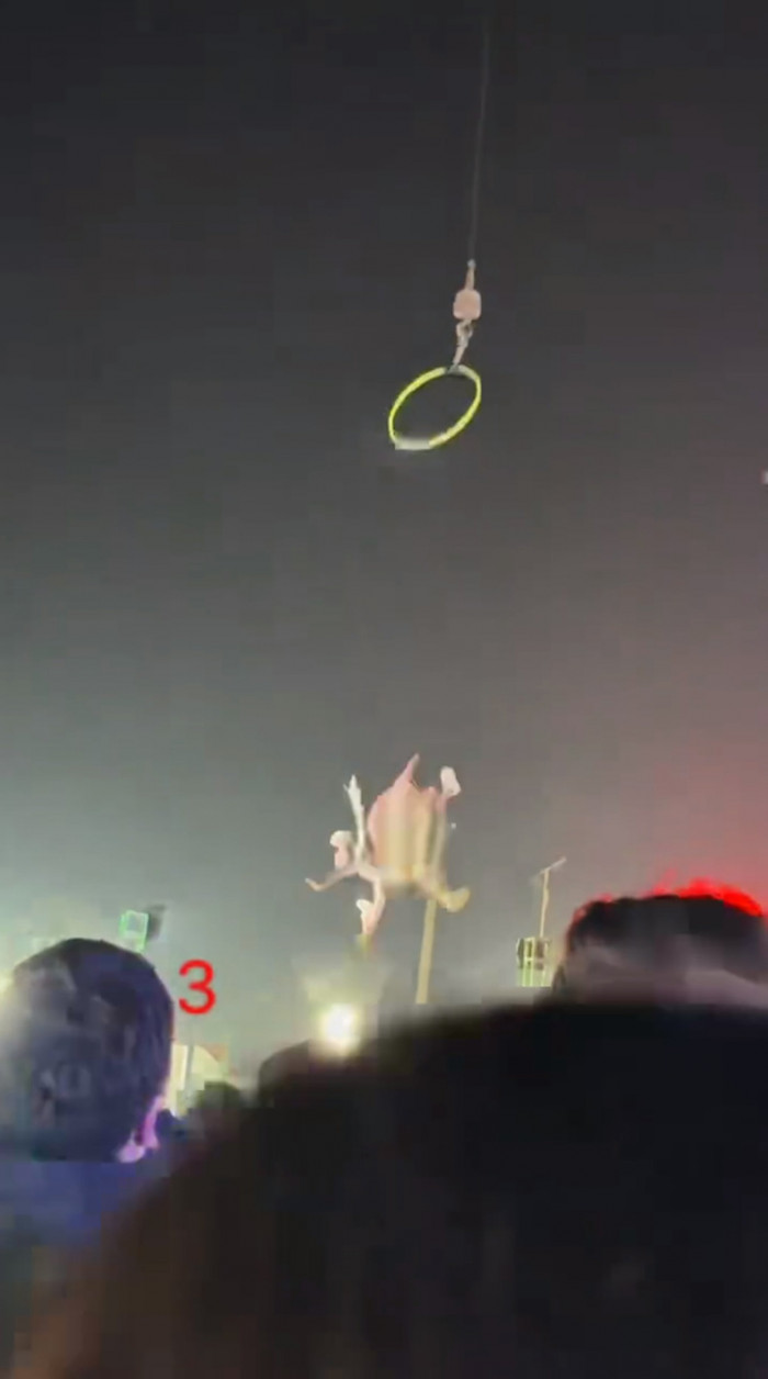 Nữ nghệ sĩ xiếc đu dây rơi từ trên cao xuống đất, cảnh tượng khiến khán giả bàng hoàng Ảnh 3