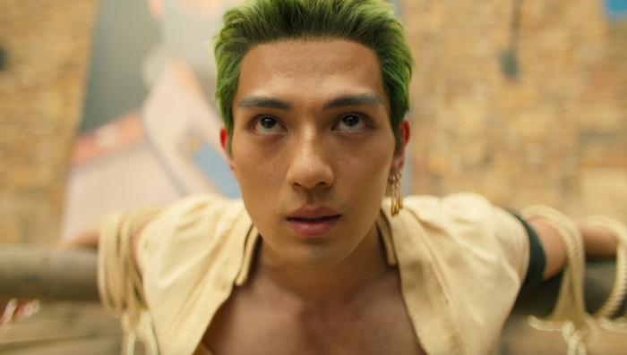 Nam diễn viên Arata Mackenyu - người tiếp tục đảm nhận vai kiếm sĩ Roronoa Zoro đang gây sốt màn ảnh nhỏ toàn cầu.