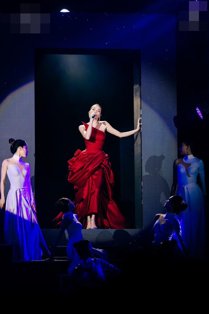 Hồ Ngọc Hà gặp sự cố 'khó đỡ' trước nhiều khán giả Ảnh 1