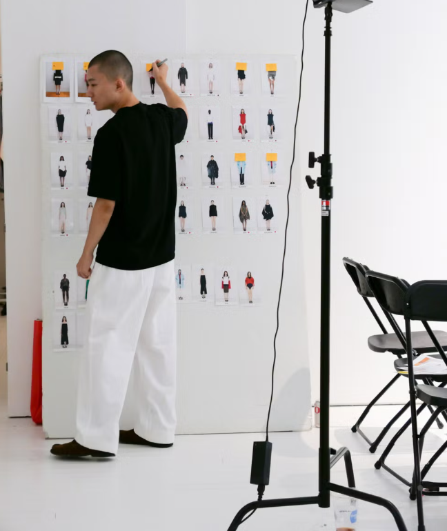 Nhà thiết kế trẻ Zane Li đang trở thành cái tên gây chú ý tại Tuần lễ thời trang New York với những thiết kế mang đậm tính đột phá và khác biệt. Ảnh: Elle