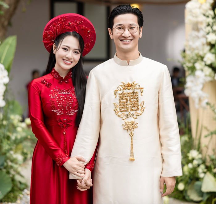 Cách đây ít ngày, Việt Hoa đã chính thức làm lễ đính hôn sau nhiều năm hoãn cưới (Ảnh: FBNV).