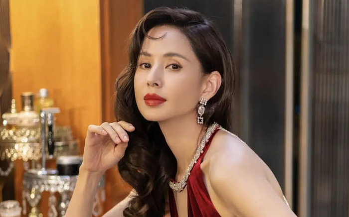 Lý Nhược Đồng nỗ lực giữ gìn nhan sắc trẻ trung ở tuổi 60. Ảnh: IGNV