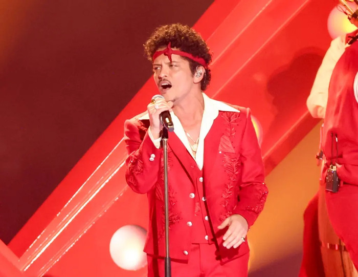 Bruno Mars và cú rẽ đầy đúng đắn với nhạc bolero Ảnh 5