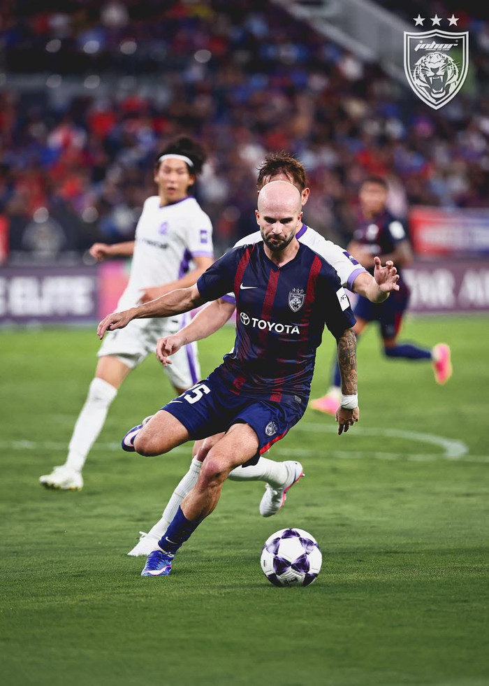 Cầu thủ nhập tịch bị cấm ở tuyển Malaysia vẫn đá ở CLB. Ảnh: JDT