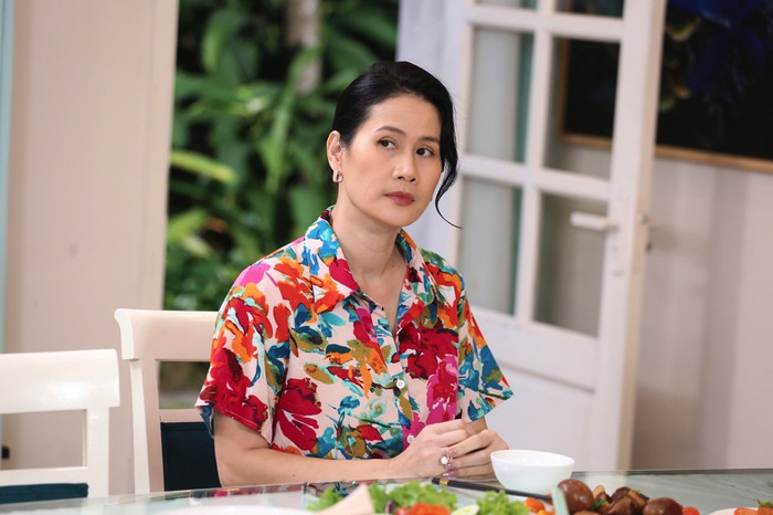 Trong mạch phim gần đây, nhân vật bà Kim (Thân Thuý Hà) rơi vào trạng thái khủng hoảng tinh thần sau hàng loạt biến cố.