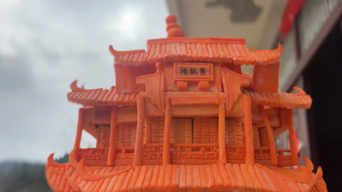 Dùng răng cắn cà rốt, cô gái 25 tuổi 'điêu khắc' nên Vạn Lý Trường Thành gây sốt mạng xã hội Ảnh 4