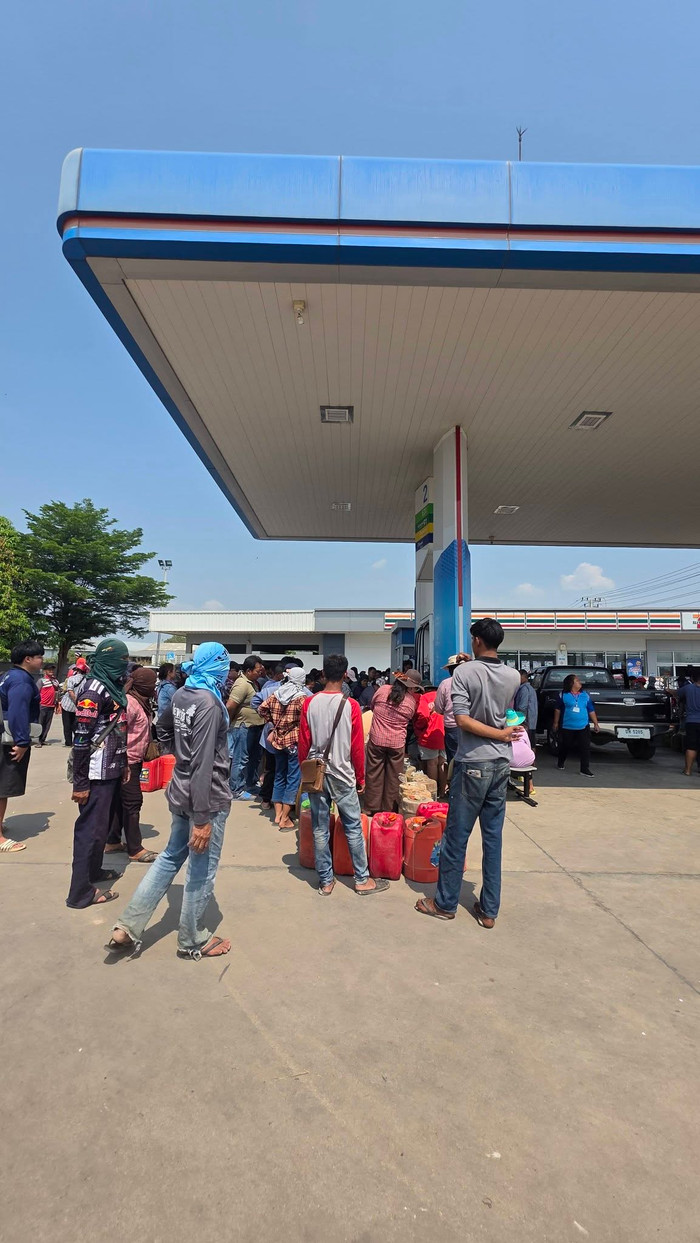 Hàng loạt cây xăng tại Thái Lan 'thất thủ', cạn kiệt nguồn cung cấp Ảnh 1