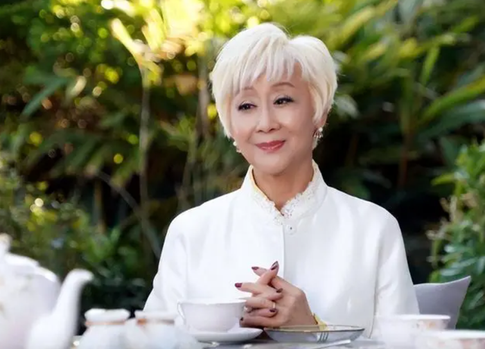 Trần Mạn Na được khán giả khen ngợi nhờ phong thái trẻ trung. - Ảnh: Sohu