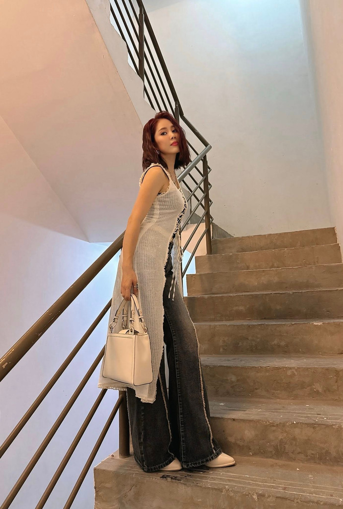 Lê Phương được nhận xét trẻ trung hơn so với tuổi thật khi mặc đồ táo bạo. Ảnh: FBNV