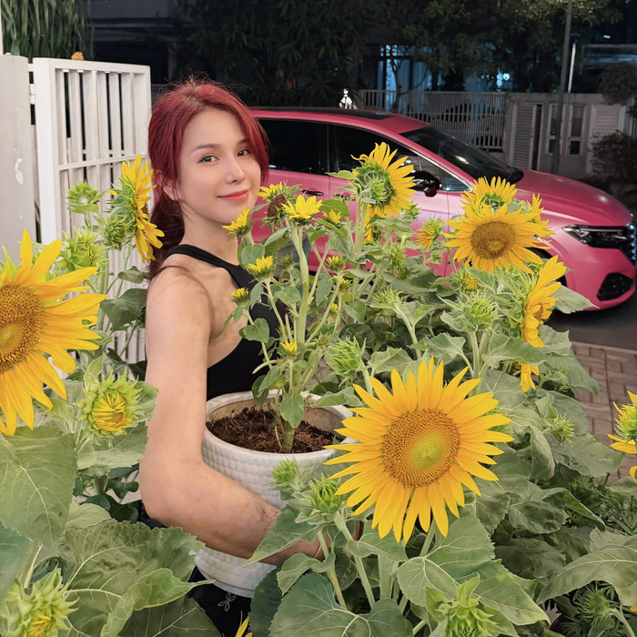 Diệp Lâm Anh thể hiện sự thoải mái khi nhắc về chuyện trong quá khứ. Ảnh: FBNV