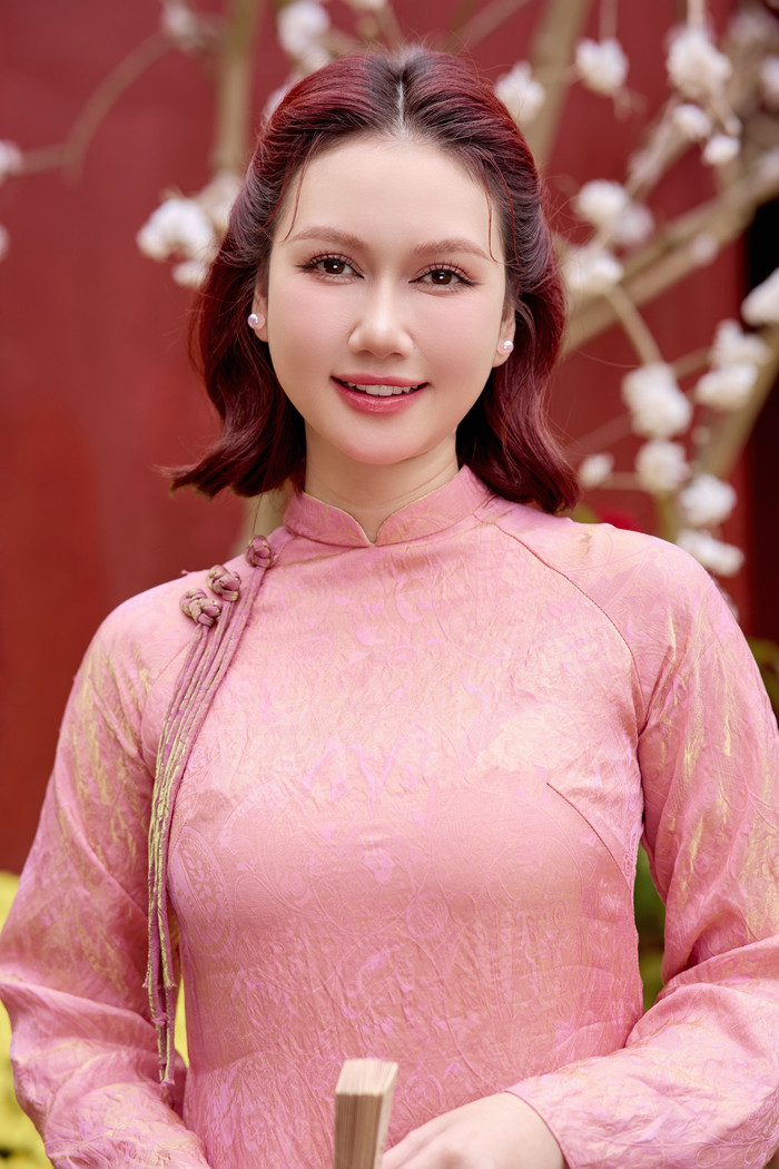 Hương Giang đặc biệt chú trọng đến cách thành viên trong gia đình đối xử với nhau. Ảnh: FBNV