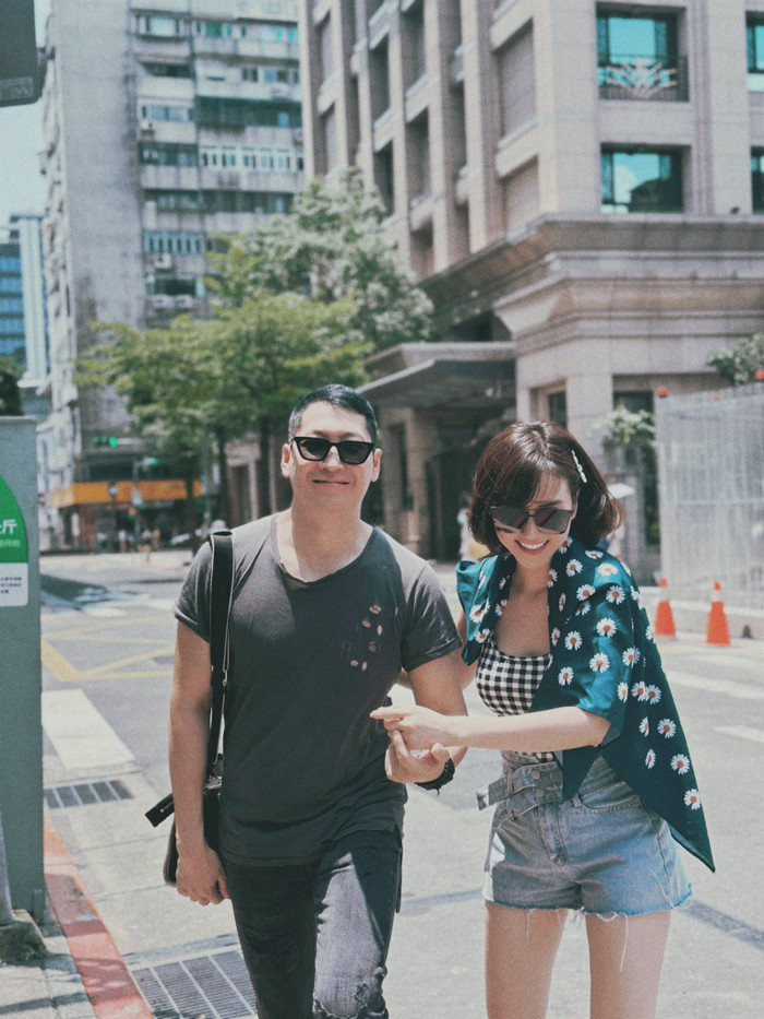 Hương Giang khá cởi mở, thoải mái trong việc chia sẻ quan điểm cá nhân lẫn đời tư ở trên mạng xã hội. Ảnh: FBNV