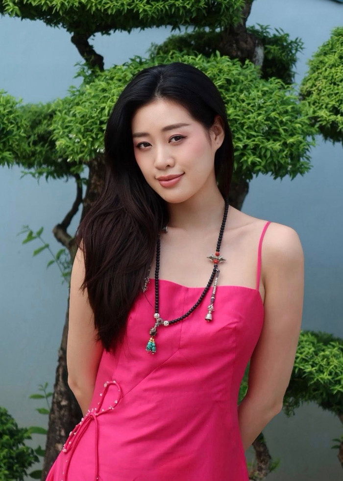 Khánh Vân khá thoải mái, cởi mở khi chia sẻ đời tư, công việc ở trên mạng xã hội. Ảnh: FBNV