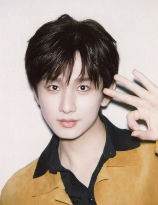 Diễn viên Thành Nghị trở thành tâm điểm chú ý khi tranh cãi về năm sinh bất ngờ leo lên top tìm kiếm mạng xã hội Trung Quốc