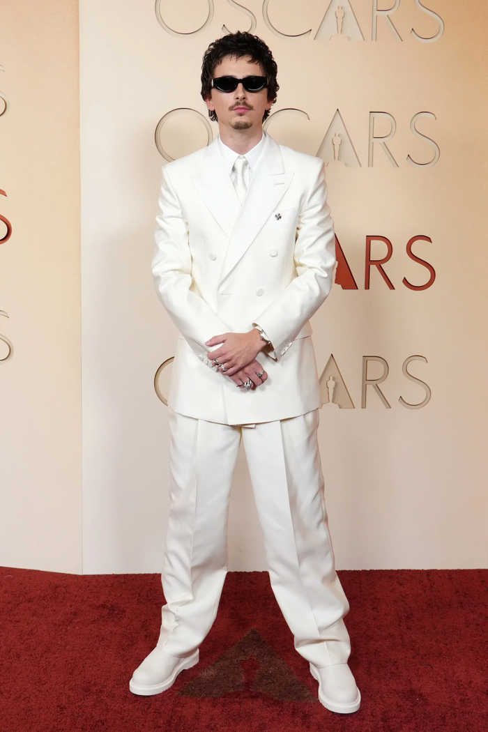 Timothée Chalamet 'lẻ bóng' trên thảm đỏ lễ trao giải Oscar 2026.