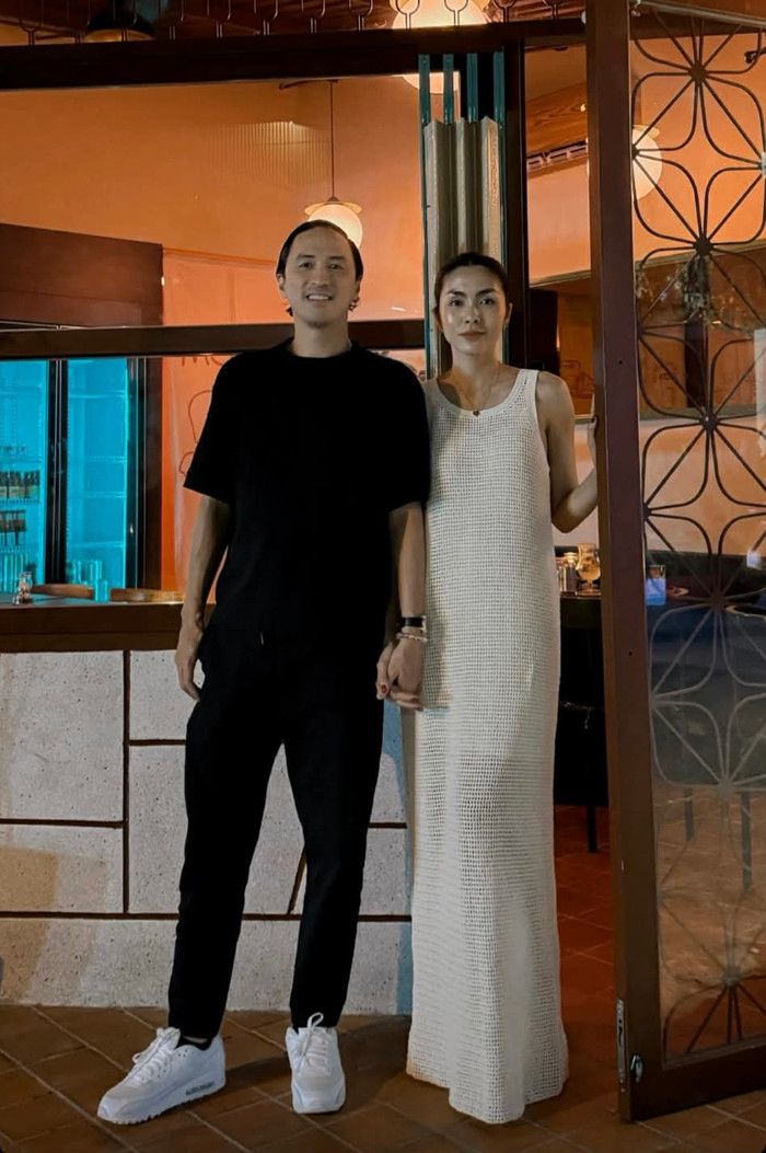 Tăng Thanh Hà chia sẻ khoảnh khắc tình tứ bên chồng.&nbsp;