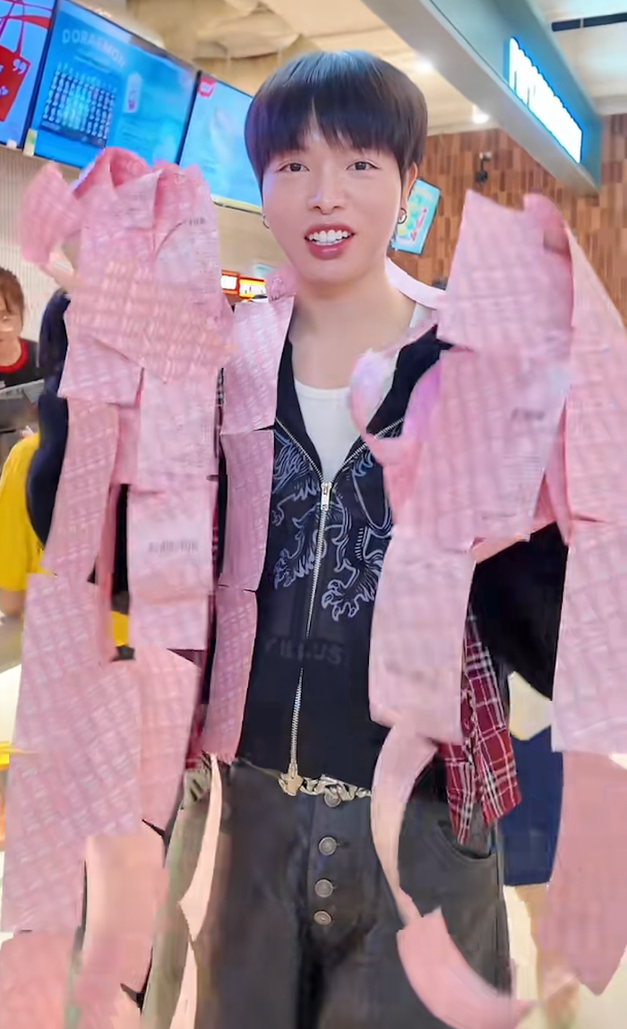 Đức Phúc vui vẻ khoe những tấm vé xem phim Tài dành cho người hâm mộ. Ảnh chụp màn hình