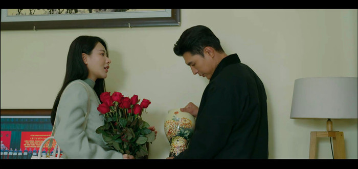 Lam Anh - nhân vật do Minh Trang đảm nhận quyết định tạo bất ngờ cho Kiên trong lần đầu đến thăm nhà Kiên (Steven Nguyễn).