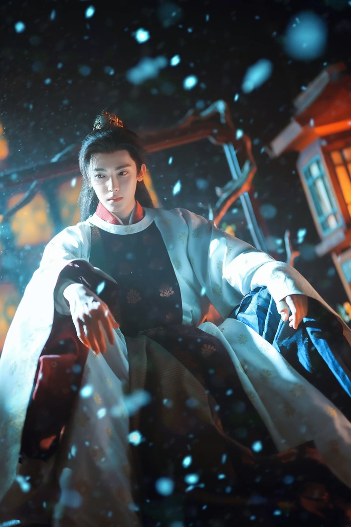 Hầu Minh Hạo tiếp tục hoạt động nổi bật trong dòng phim tiên hiệp với Ngọc Minh Trà Cốt, dự án phát sóng vào cuối năm 2025 và đóng cùng Cổ Lực Na Trát. Ngoài ra, bộ phim Nhập Thanh Vân hợp tác với Lư Dục Hiểu cũng đang nhận được nhiều sự quan tâm và được dự đoán sẽ ra mắt trong năm 2026.