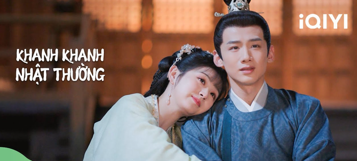 Ra mắt năm 2022, Khanh Khanh Nhật Thường do Bạch Kính Đình và Điền Hi Vi đóng chính vẫn duy trì sức hút trên iQIYI nhờ màu sắc hài hước và nhẹ nhàng. Phim được cải biên từ tiểu thuyết Thanh Xuyên Nhật Thường, kể về cuộc sống thường ngày của các cặp đôi tại Tân Xuyên với nhiều tình huống đời thường vui nhộn, mang không khí ấm áp và chữa lành.