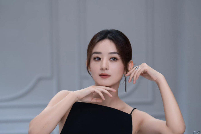 Triệu Lệ Dĩnh hụt hơi rõ rệt khi có một năm 2025 trắng tay (Ảnh: Weibo).