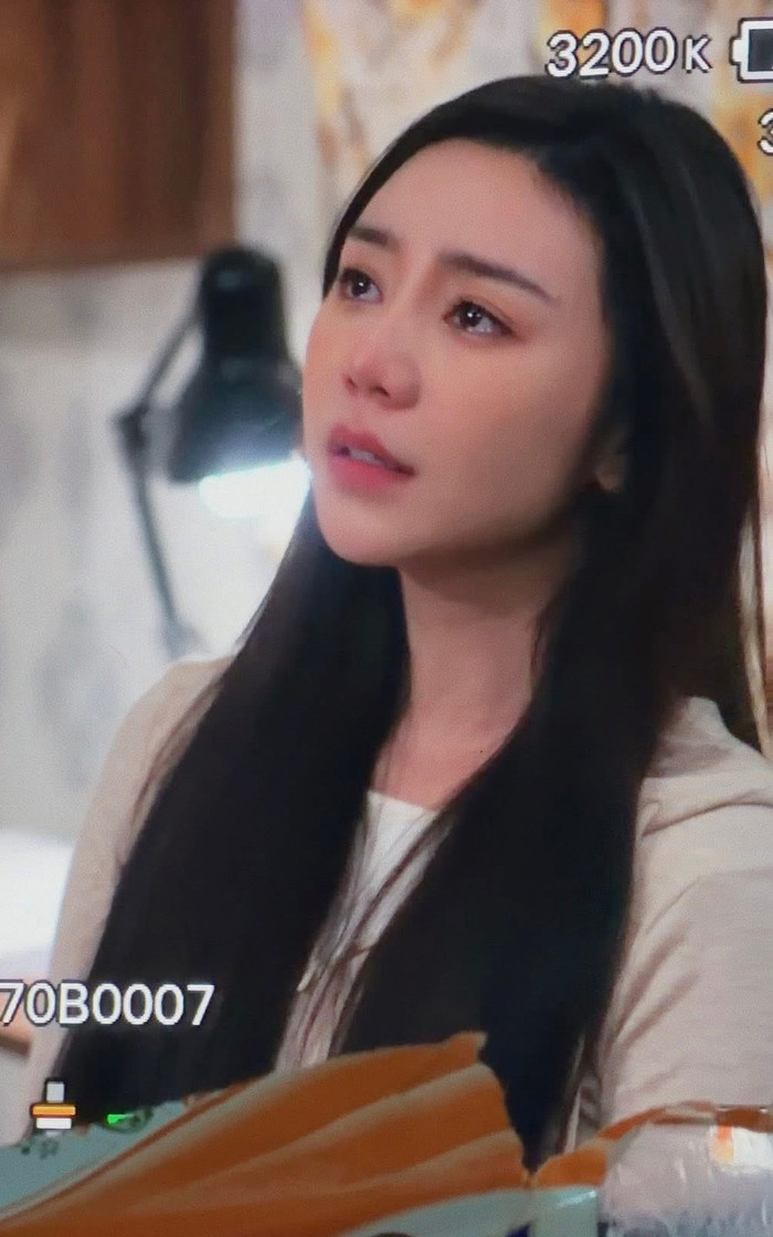 Quỳnh Kool tiếp tục gây sốt với vai cô giáo Thương trong phim Bước chân vào đời (Ảnh: FBNV).