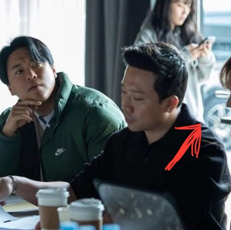 Hari Won đồng hành cùng Trấn Thành trong lần đọc kịch bản của đoàn phim Thanh gươm - Huyền thoại sói đỏ