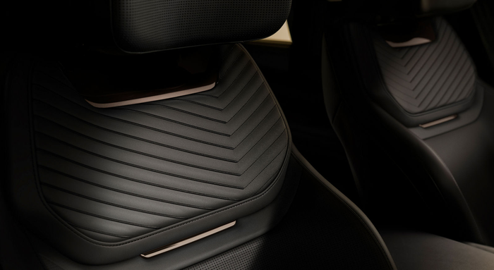 Nội thất sang trọng trên chiếc xe của nam doanh nhân Đỗ Quang Vinh. (Ảnh: Land Rover)