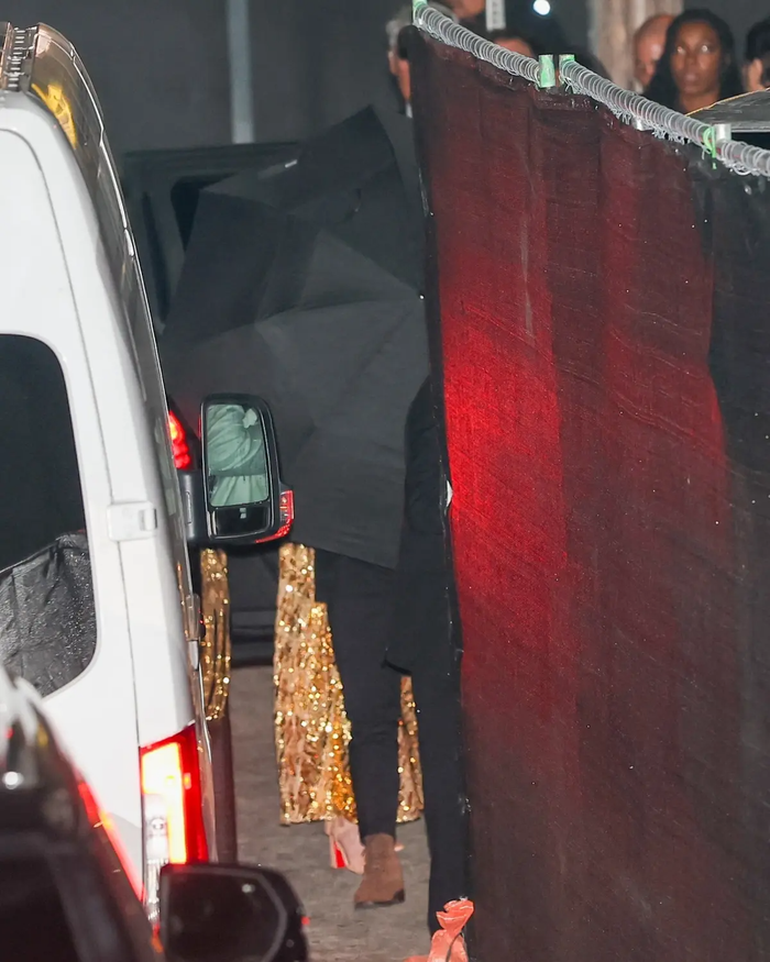 Hình ảnh hiếm hoi của Taylor Swift và Travis Kelce ở buổi tiệc hậu lễ trao giải Oscar.