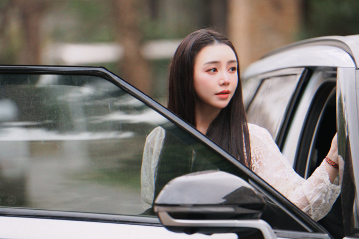 Trước đó nhiều người cho rằng diện mạo của Quỳnh Kool có phần kém chỉn chu khi xuất hiện trong bộ phim mới. Ảnh: FBNV