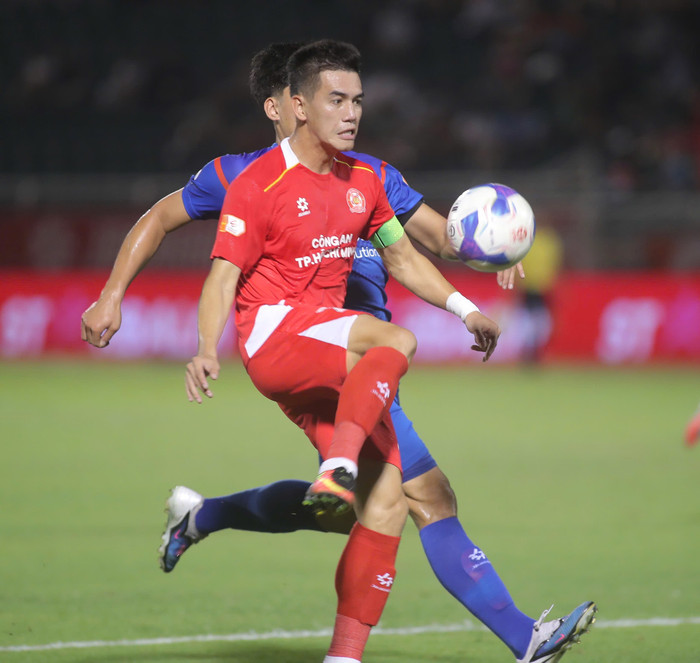 Việc tiền đạo Nguyễn Tiến Linh không có tên trong danh sách tập trung mới nhất của tuyển Việt Nam thực sự tạo nên bất ngờ lớn. Ảnh: CLB CA TP.HCM