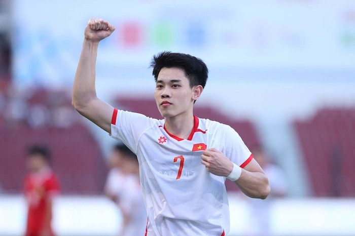 Cầu thủ Nguyễn Đình Bắc quê ở Nghệ An.