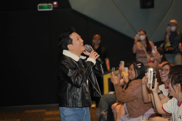 Thành công của Nhà ba tôi một phòng mở ra chặng đường mới nhưng cũng đặt ra nhiều kỳ vọng cho Trường Giang trong vai trò đạo diễn