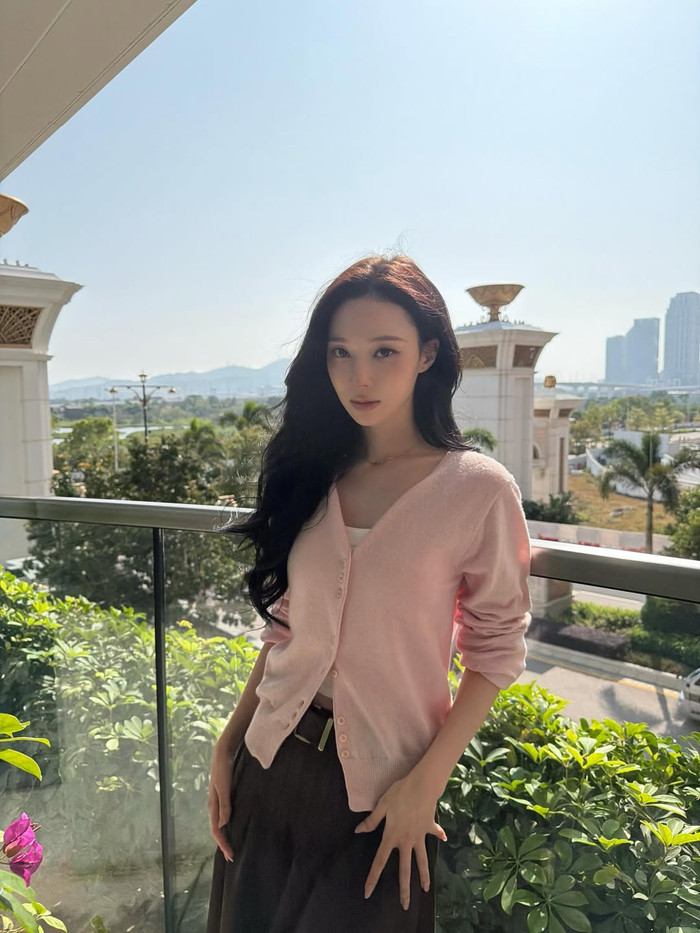 Winter vẫn chăm chỉ đi làm, xuất hiện trên mạng xã hội giữa tin đồn hẹn hò. Ảnh: IGNV