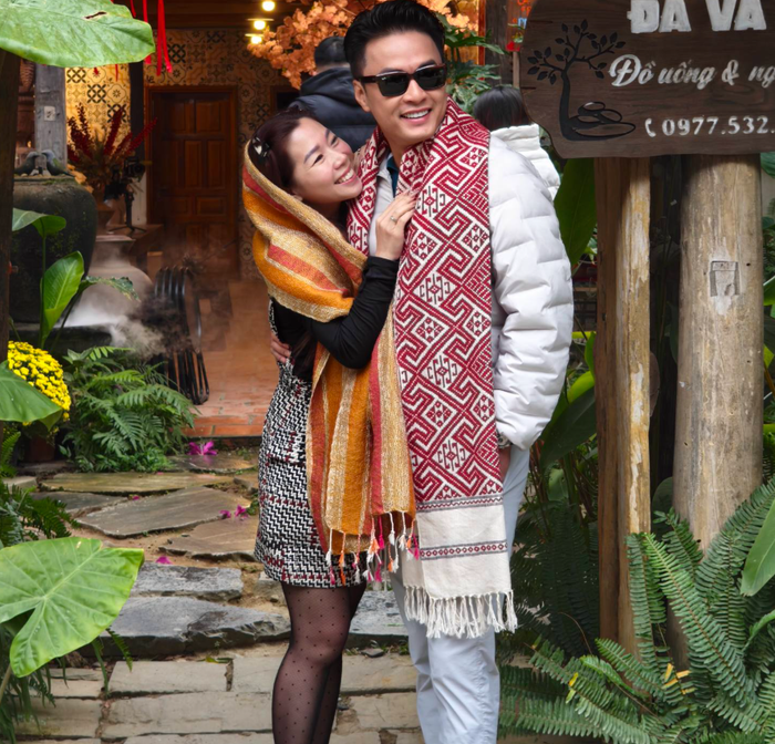 Hồng Đăng thường xuyên chia sẻ khoảnh khắc ngọt ngào bên vợ. Ảnh: FBNV