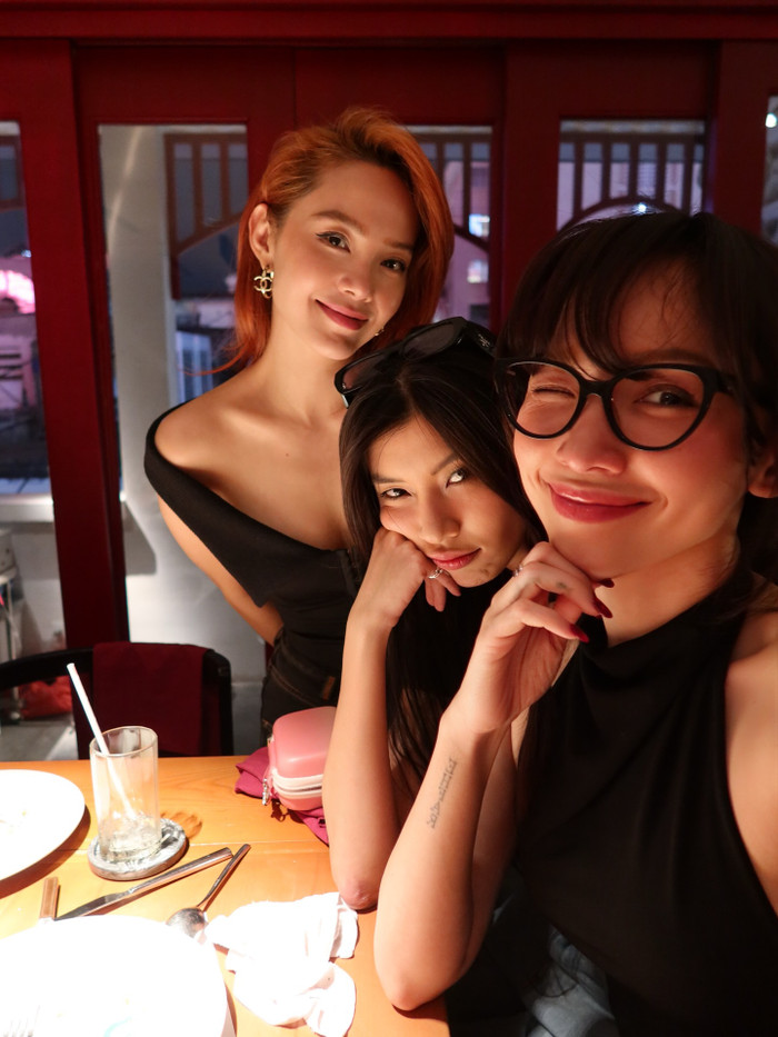 Tóc Tiên dành nhiều thời gian gặp gỡ bạn bè thân thiết sau khi quay trở lại cuộc sống độc thân. Ảnh: FBNV