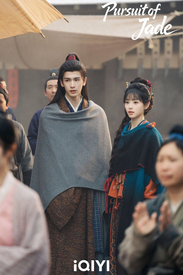 Ở góc độ chuyển thể, Trục Ngọc cũng đối mặt với sự so sánh từ người xem đã đọc nguyên tác.