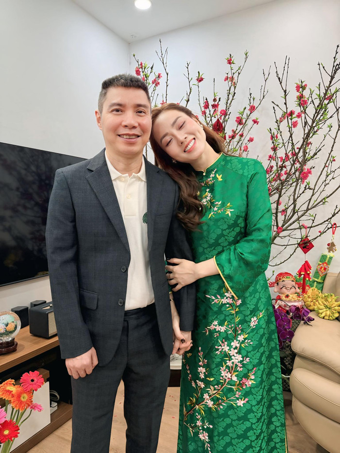 Vợ Công Lý đã nghỉ công việc văn phòng, chuyển hướng sang làm lĩnh vực truyền thông. Ảnh: FBNV