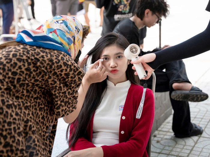 Câu chuyện của Minh Kiên - từ việc kiên trì casting hàng chục dự án đến việc nghiêm túc chuẩn bị cho từng cảnh quay cho thấy một hướng đi đáng ghi nhận.