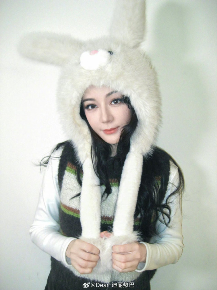 Người hâm mộ đều hy vọng Địch Lệ Nhiệt Ba sớm lộ diện sau khi gặp sự cố ngoài ý muốn. Ảnh: Weibo