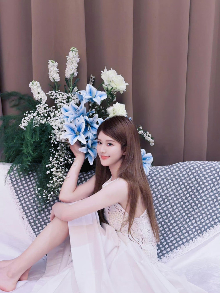 Triệu Lộ Tư tạm thời chưa nhắc đến việc đóng phim trở lại, chỉ nhận tham gia những lịch trình công việc cá nhân. Ảnh: Xiaohongsu