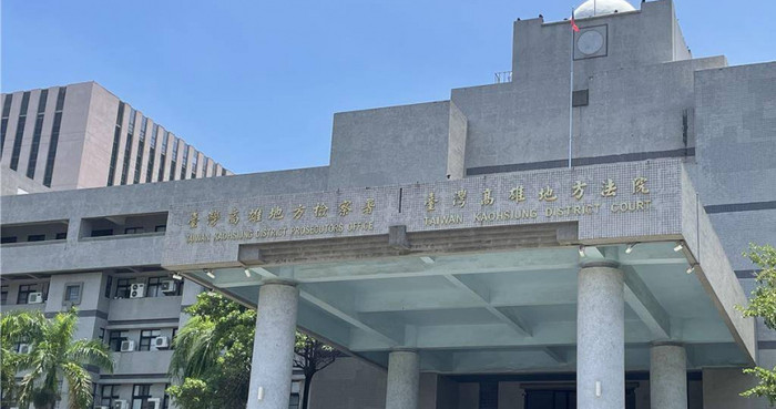 Mượn điện thoại của mẹ để làm bài tập, con gái vô tình phát hiện bằng chứng ngoại tình gây sốc Ảnh 1