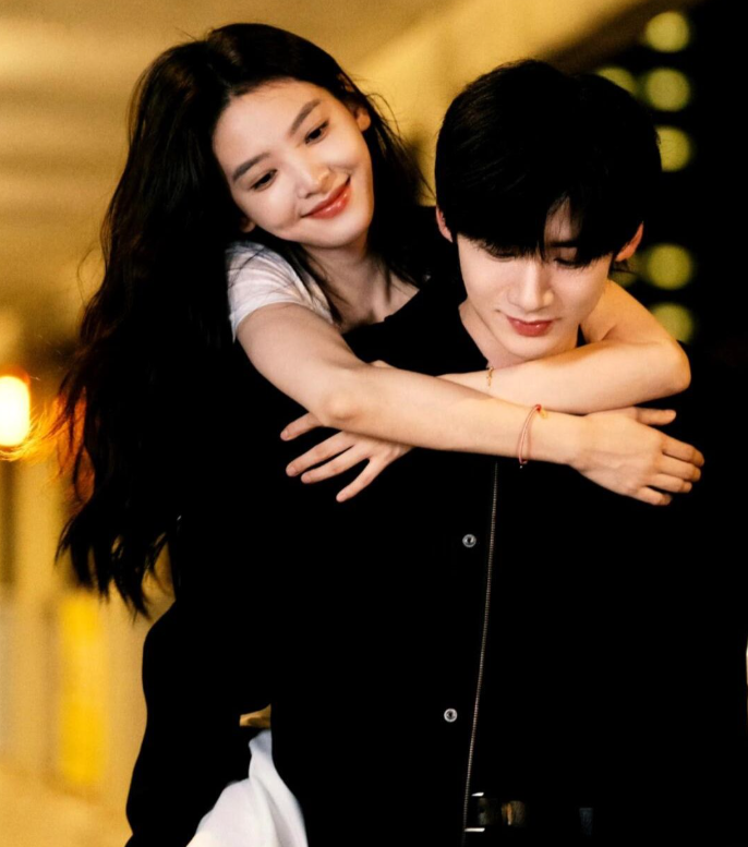 Cặp đôi chính gây sốt ngay từ khi công bố tạo hình