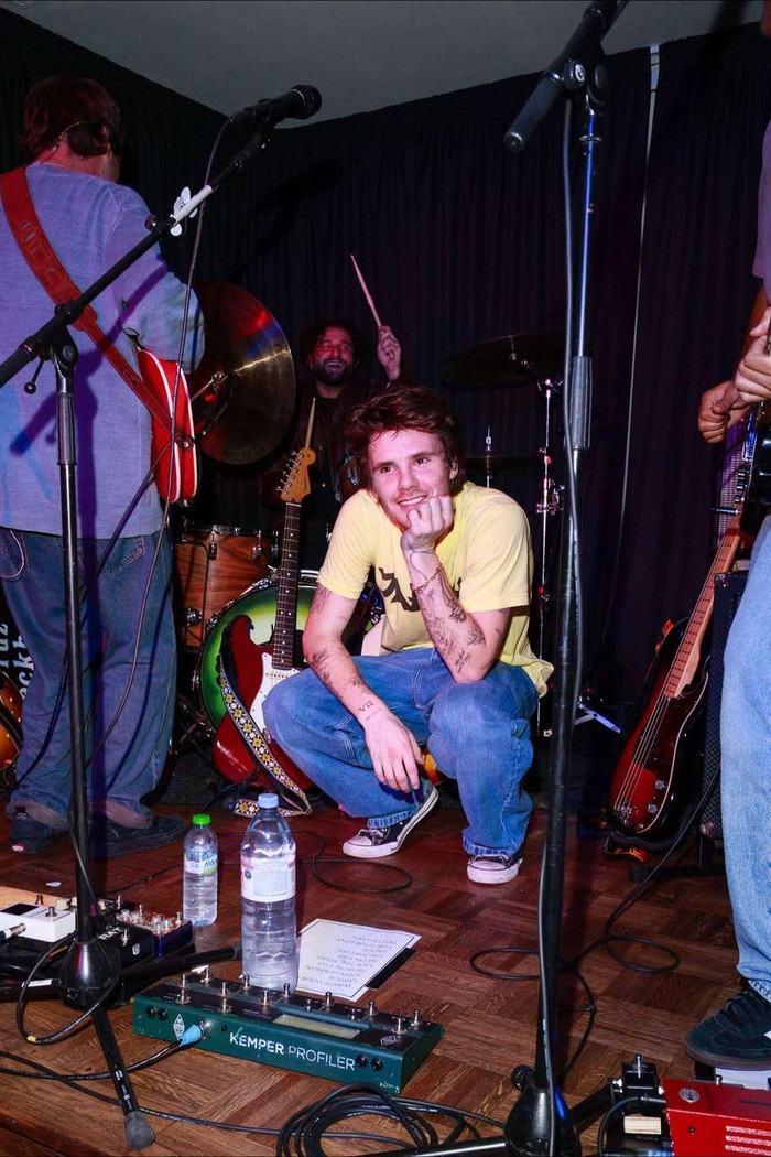 Cruz Beckham chỉ trích Brooklyn Beckham trong ca khúc mới? Ảnh 1