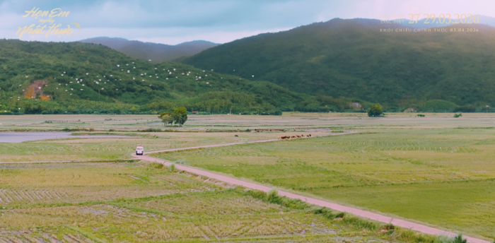 Bối cảnh hoài niệm thập niên 90 là điểm nhấn của tác phẩm