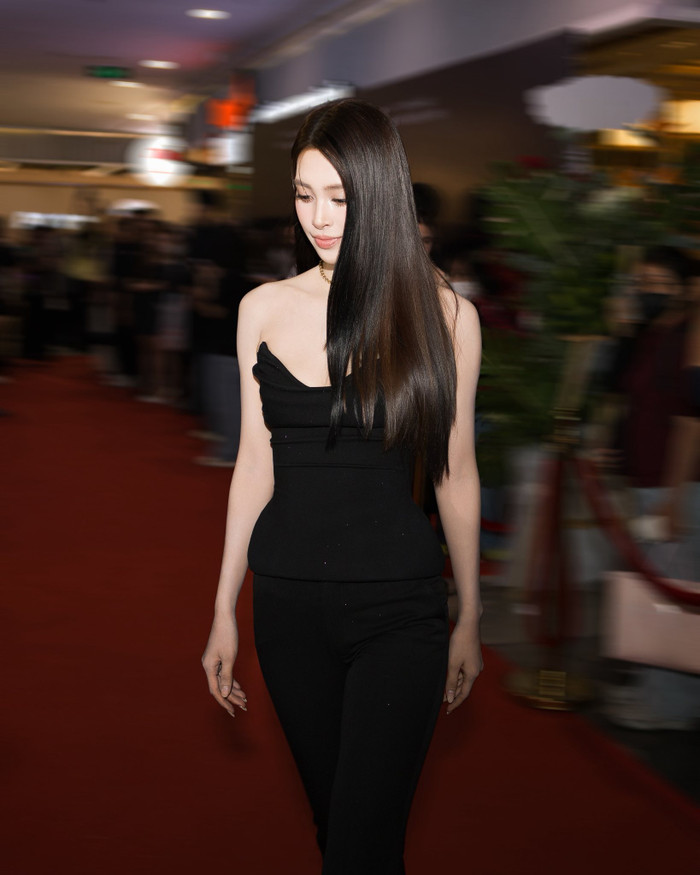 Hoa hậu Tiểu Vy chúc mừng Minh Kiên có tin vui khi trở thành nữ chính trong một phim điện ảnh.&nbsp;