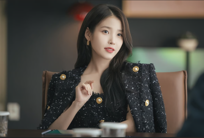 IU trong tạo hình nhân vật Sung Hee Joo đầy tham vọng. - Ảnh: MBC